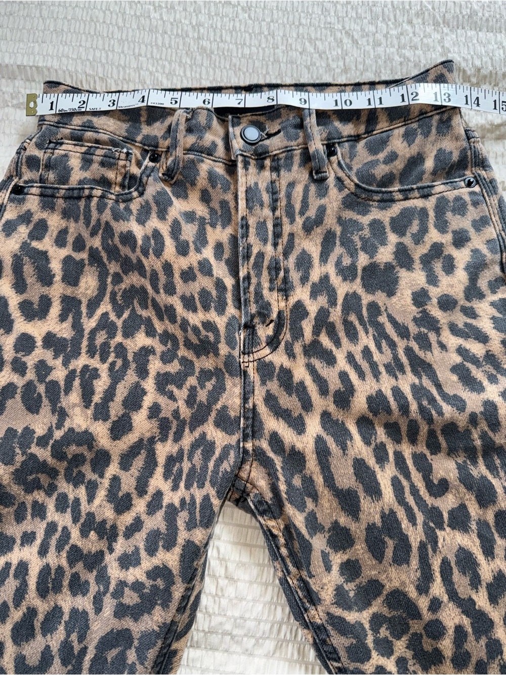Good American Good Standard Leopard Kick Flare Jeans 4/27 - Picture 6 of 6